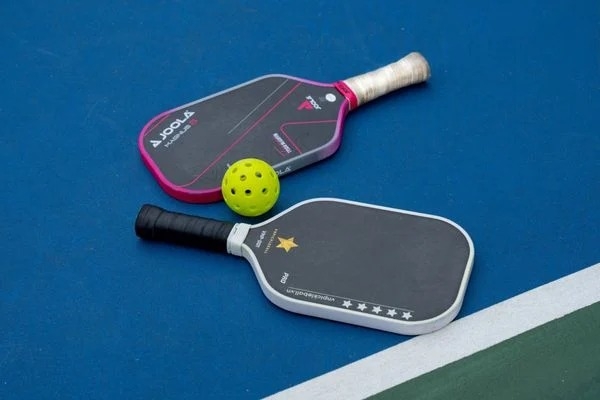 Cách chọn vợt pickleball cho người chơi chuyên nghiệp